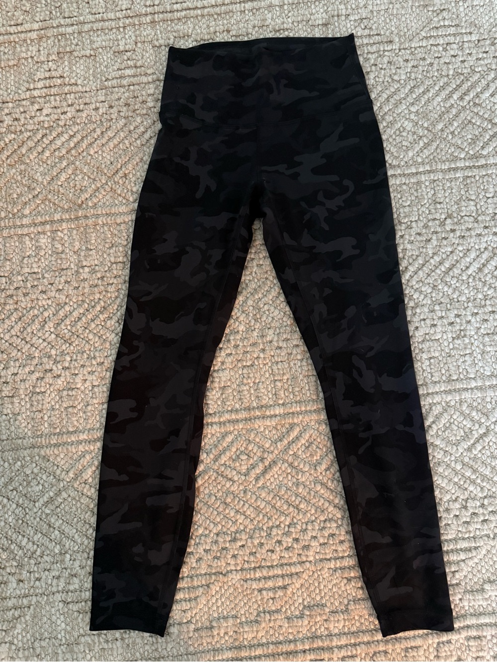 Lululemon Camo Active Leggings size 6